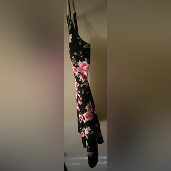 Beautiful Black Floral Adjustable Spaghetti Strap Dress - Picture 7 of 8